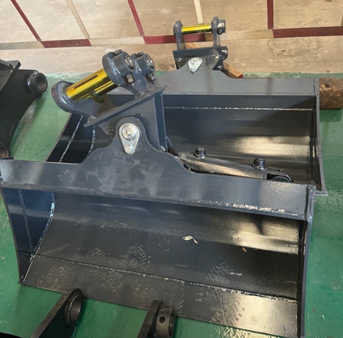 挖掘機(jī)旋轉(zhuǎn)傾斜挖斗